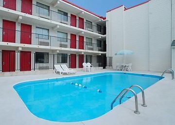 Days Inn & Suites By Wyndham Indianapolis Airport East Zewnętrze zdjęcie